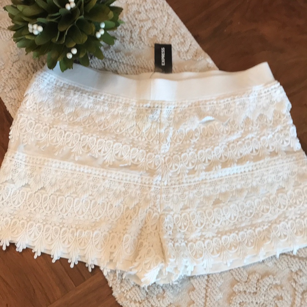 Flash sale 🔥 Express White Cotton/Lace Medium 6/8